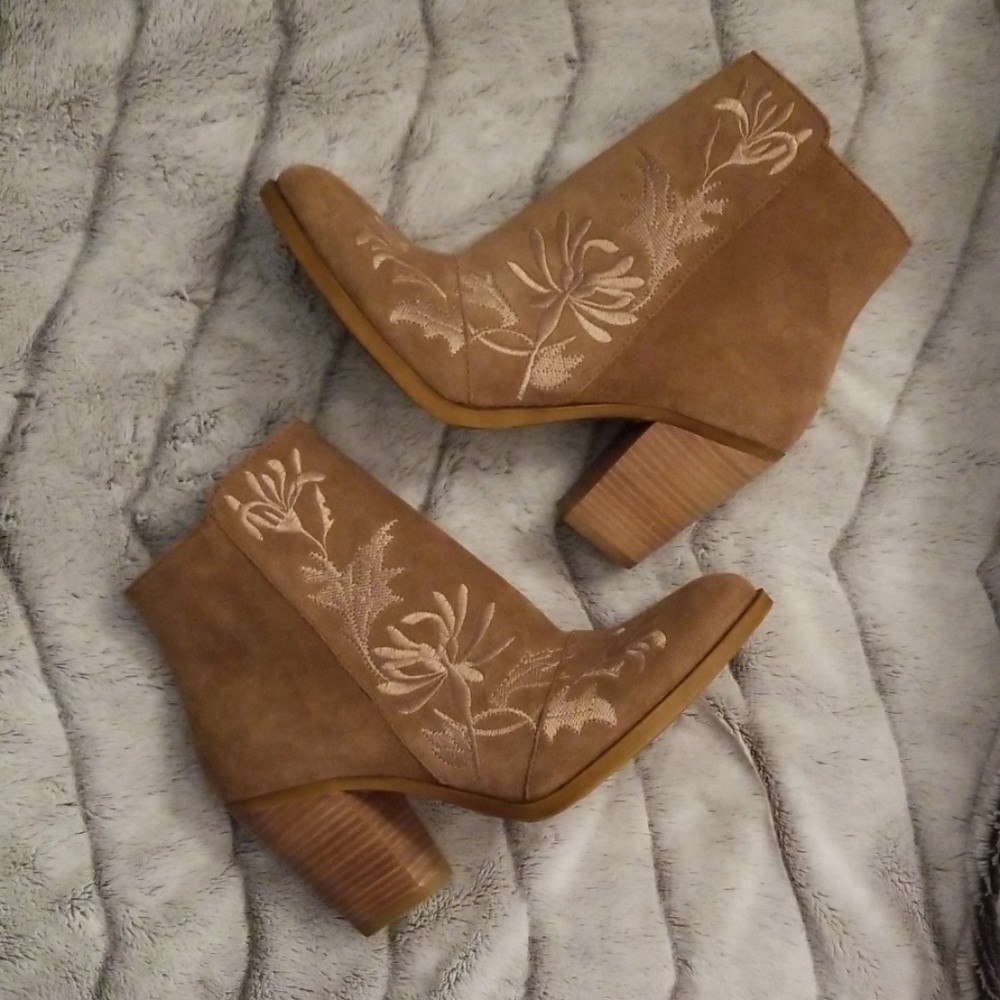 Lucky Brand Elenor Suede Embroidered Boot